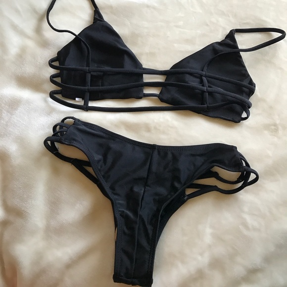 Black bikini - Picture 4 of 4