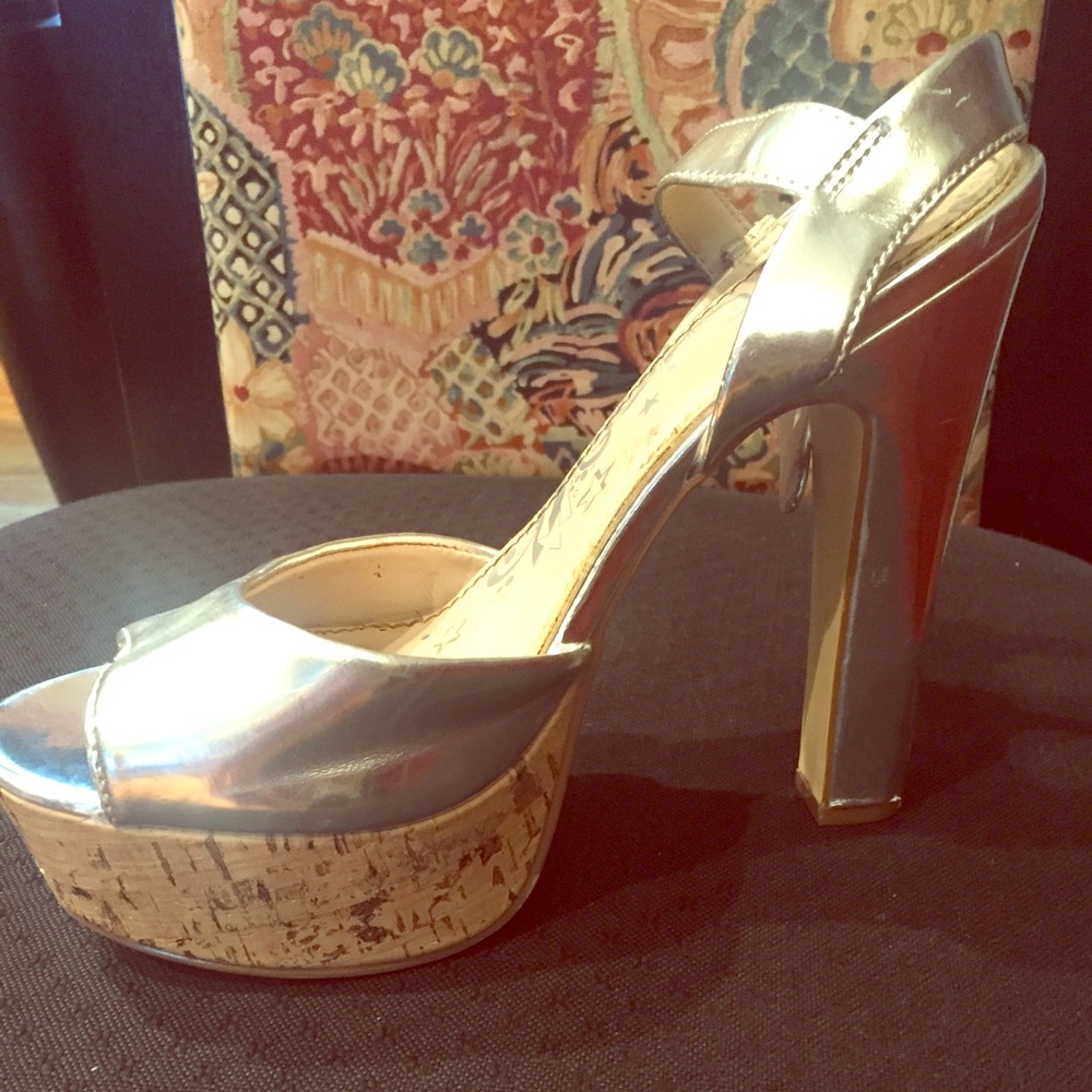 TRASH brand silver shiny sandal with cork heel!