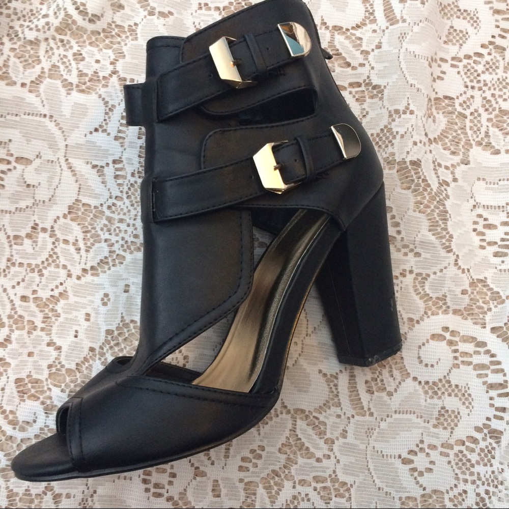 BLACK  HEELS