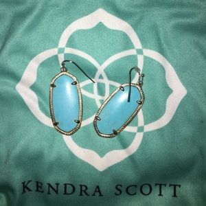 Elle Kendra Scott earrings