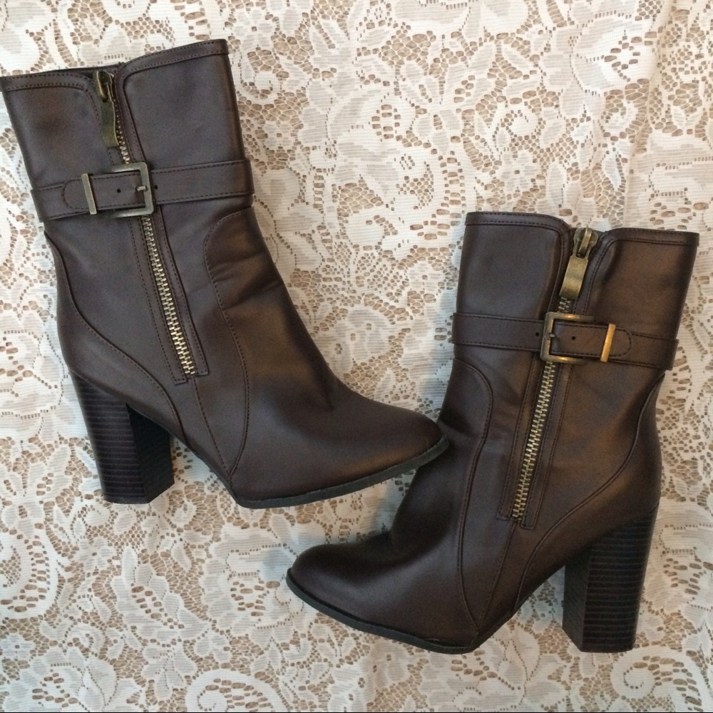 BROWN HEELED BOOTIES