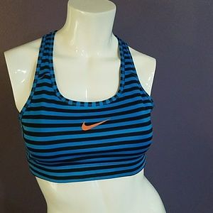 Nike sports bra largw