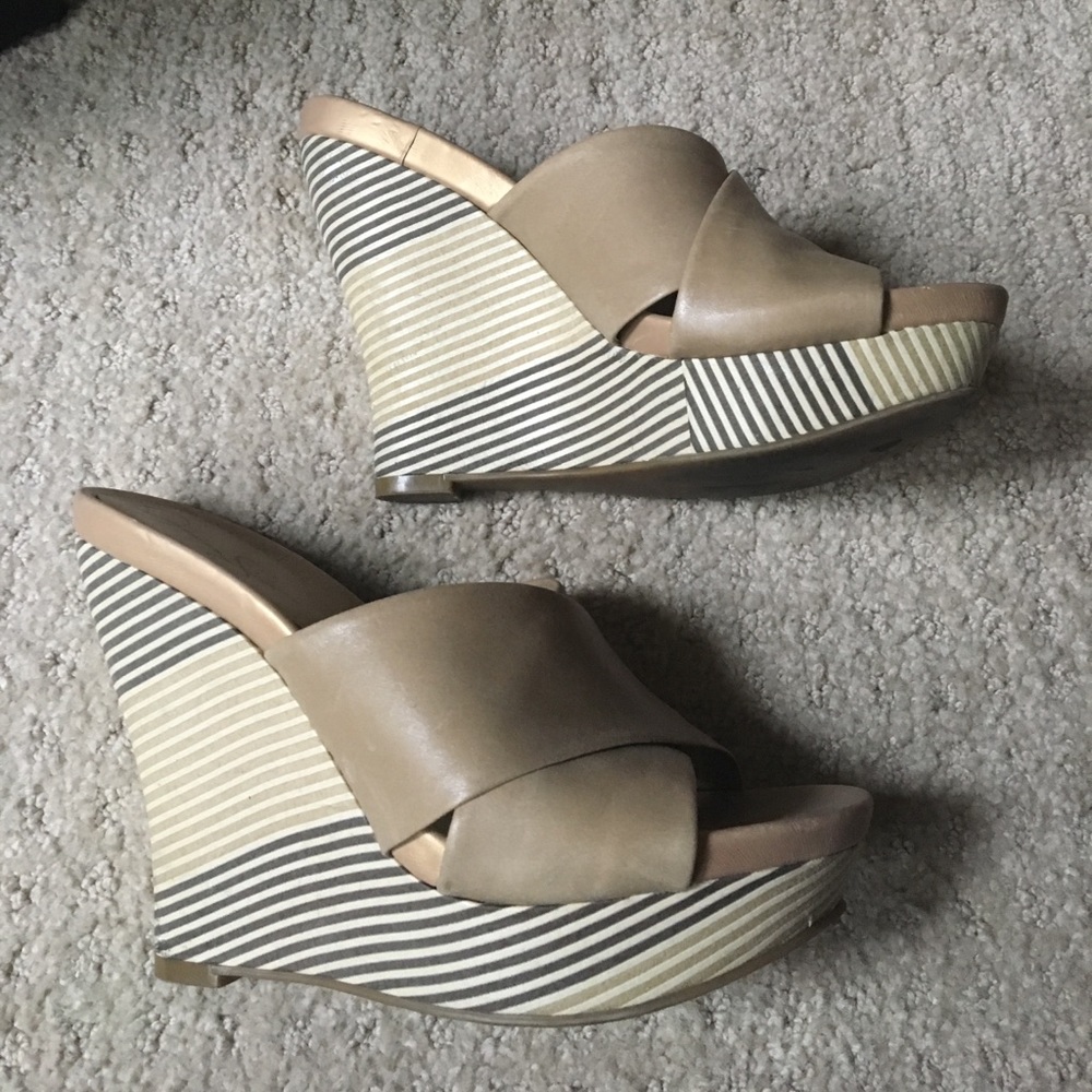 Jessica Simpson wedges size 6