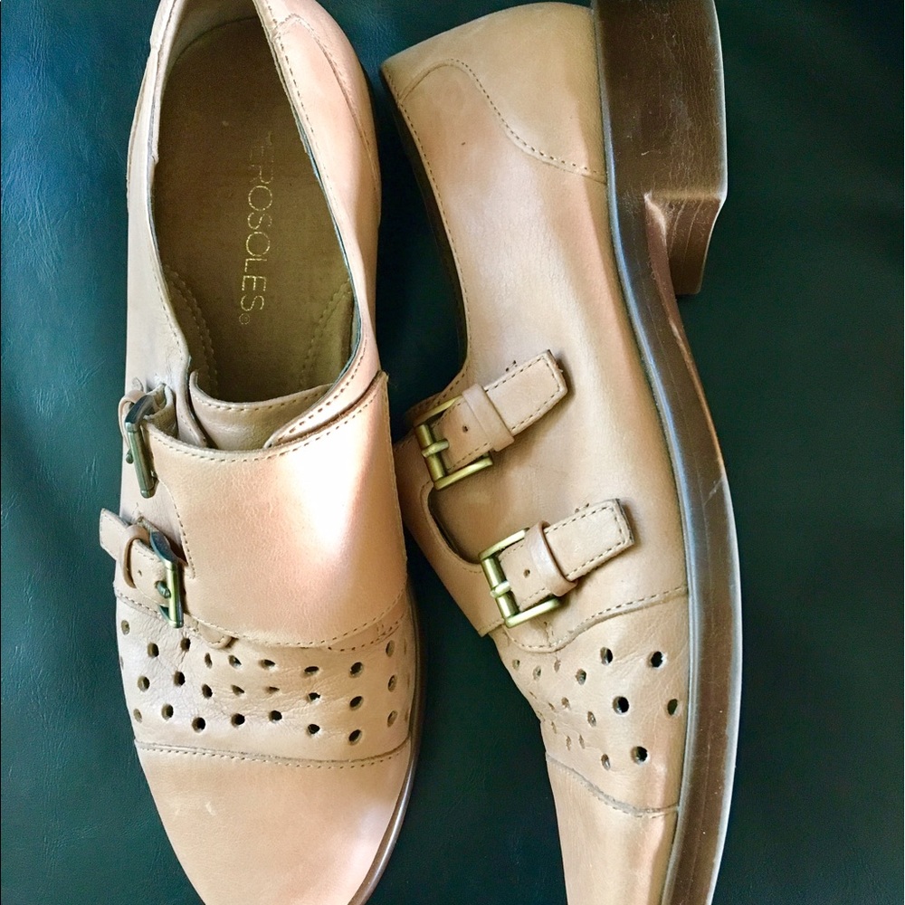 Woman's tan slip-on buckeled Oxford shoes, Size 7
