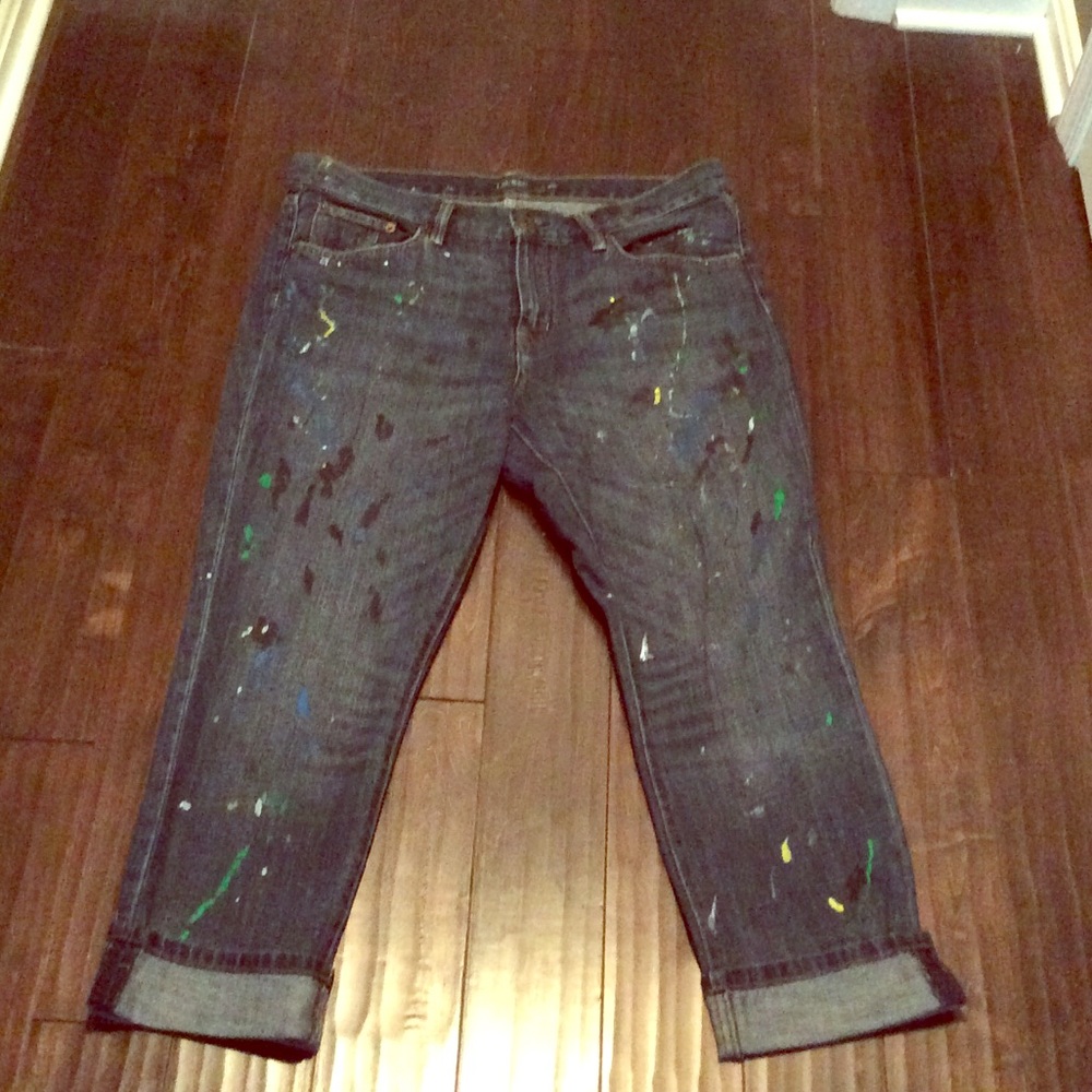 Denim cuffed ankle length jeans.