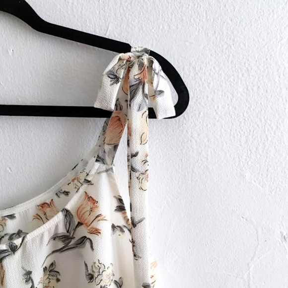 Ivory Floral Cropped Bow Tie Blouse - Picture 8 of 8