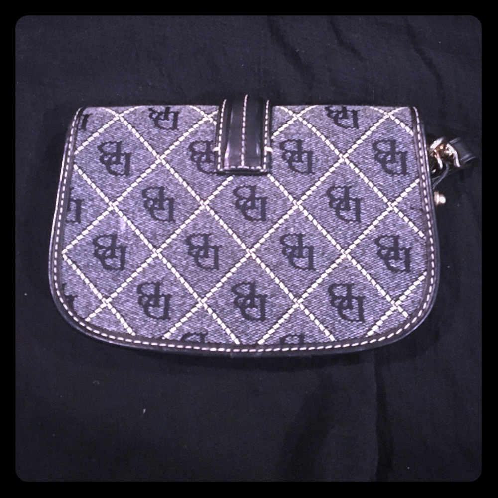 Wristlet!!!!! - Picture 2 of 2