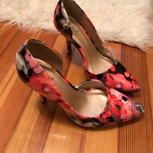 NWOT floral pumps