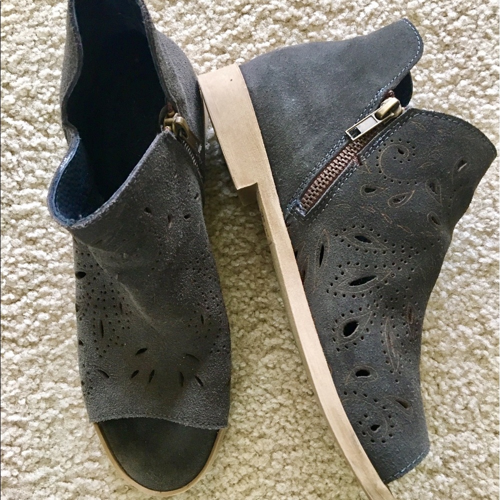 Woman's, Nelia dark brown sandal bootie, size 8