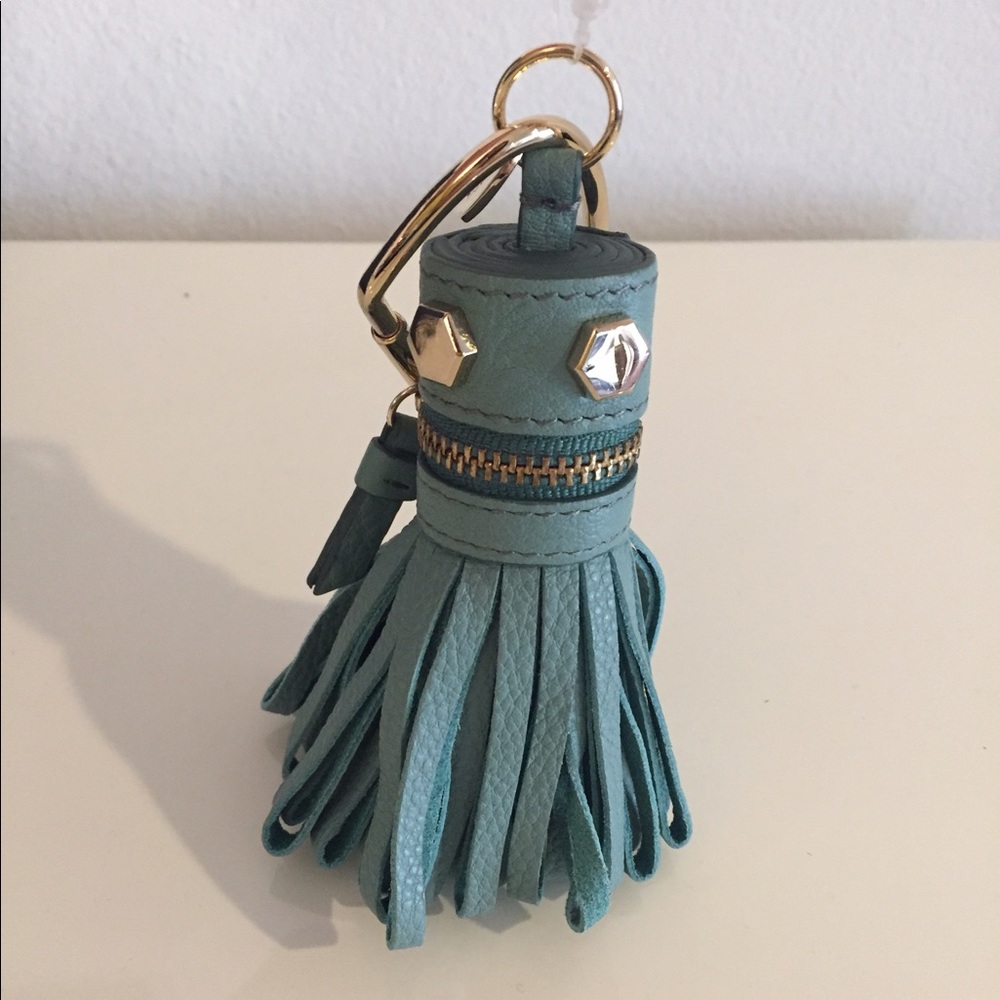 Fossil keychain holder