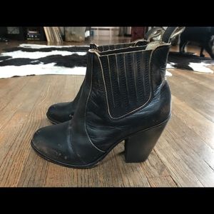Freebird Morgan distressed dark brown boots