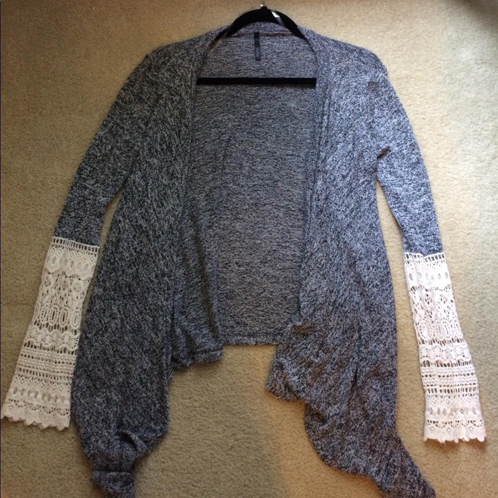 Cardigan with laced arms