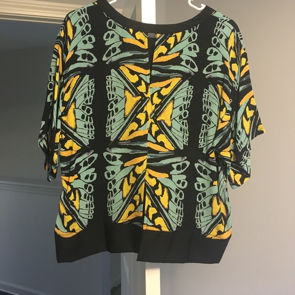 Forever 21 flirty summer blouse - Picture 2 of 7