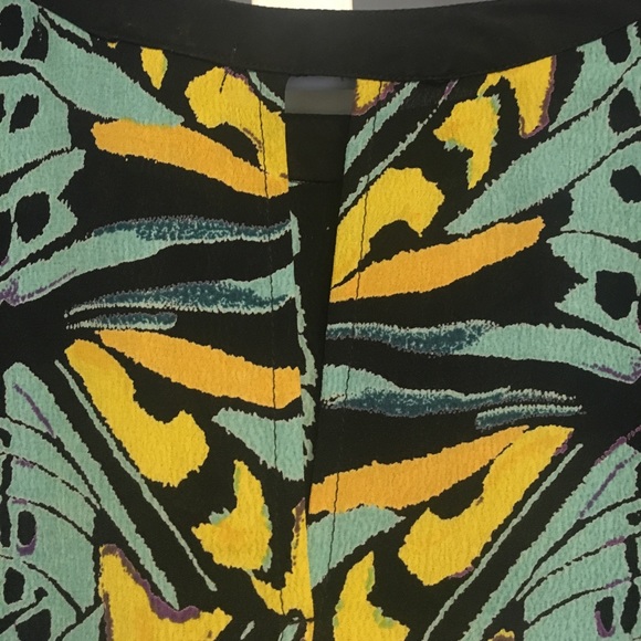 Forever 21 flirty summer blouse - Picture 3 of 7