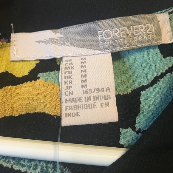 Forever 21 flirty summer blouse - Picture 7 of 7