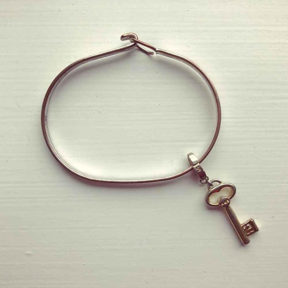 Brassy bronze key charm bangle buckle bracelet - Picture 1 of 5