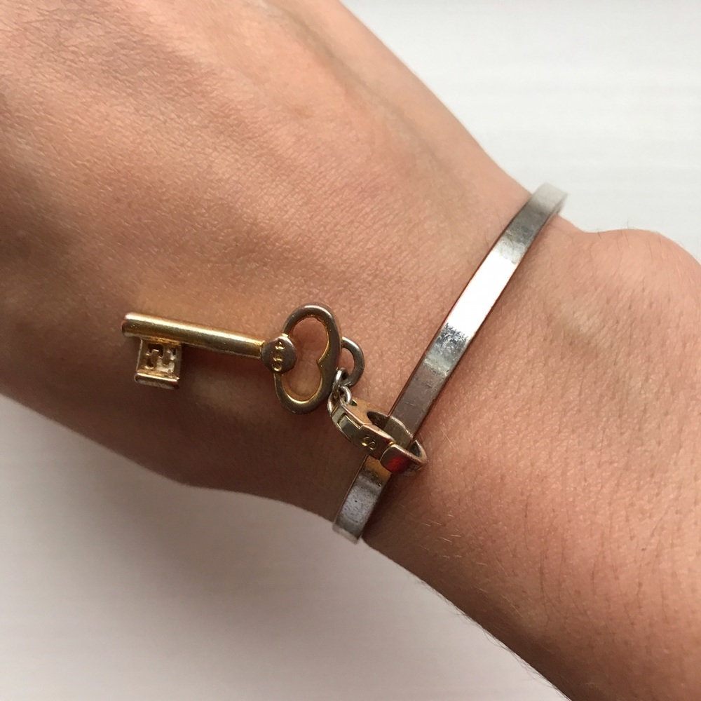 Brassy bronze key charm bangle buckle bracelet - Picture 5 of 5