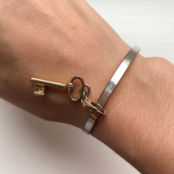 Brassy bronze key charm bangle buckle bracelet - Picture 5 of 5