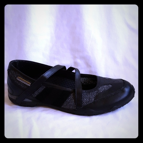 skechers criss cross shoes