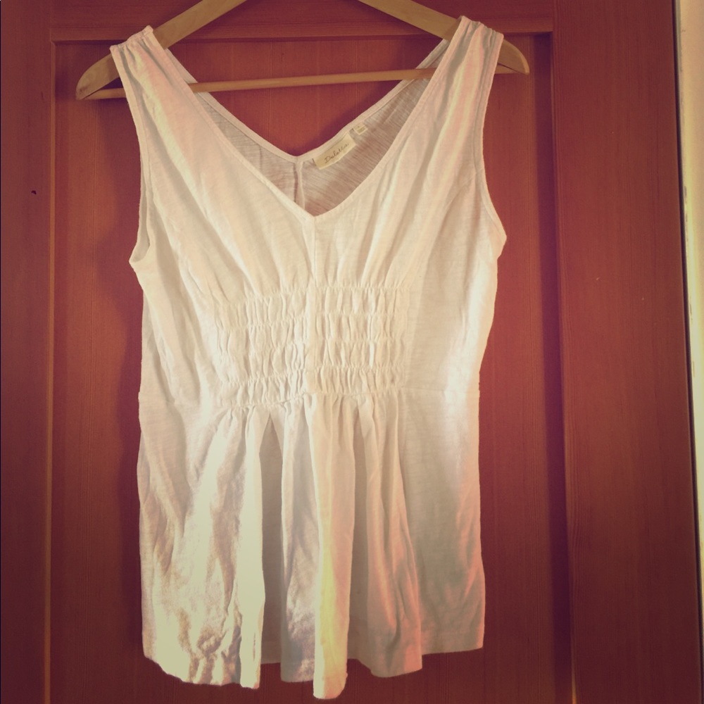 White sleeveless t shirt