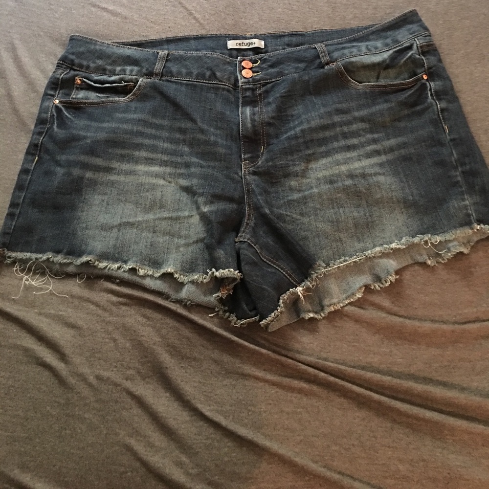 Plus size jean shorts with frayed bottom