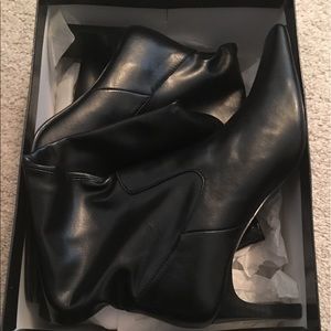 Black boots, short heel, brand new