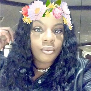 Meet your Posher, Monique