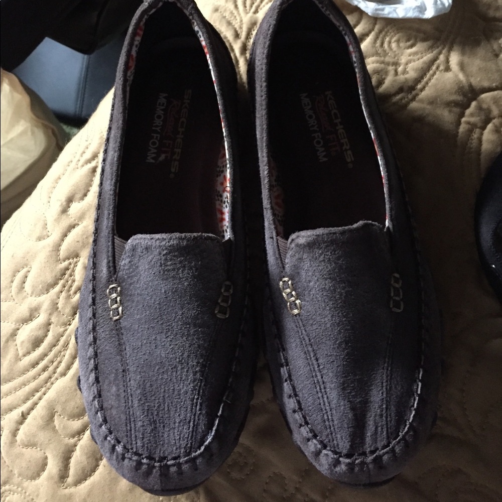 8 fits like 7 1/2 leather sketchers