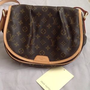 Monogram Menilmontant MM 10L 8H 3W