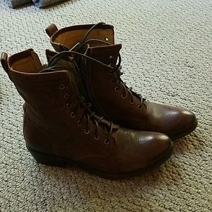 Frye Carson Lug Lace Up
