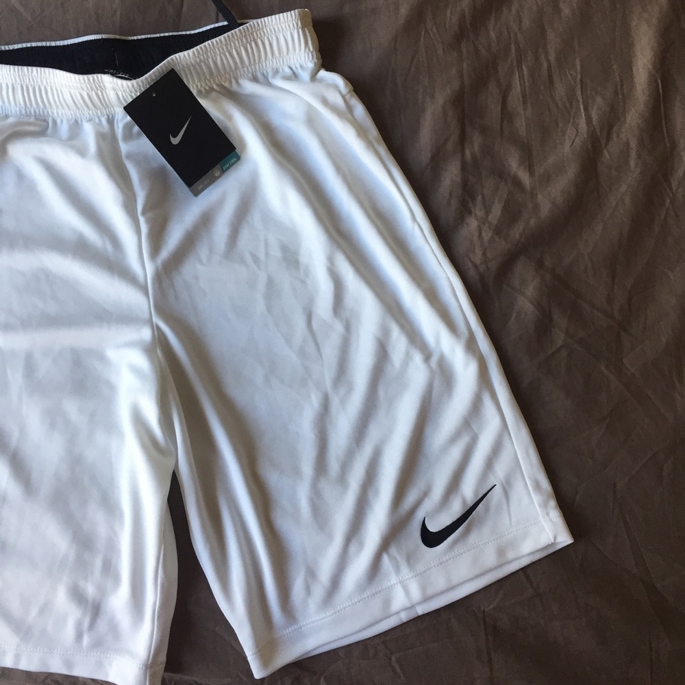 NEW WHITE NIKE DRI-FIT GYM SHORT