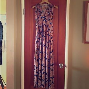 Sleeveless V neck dress