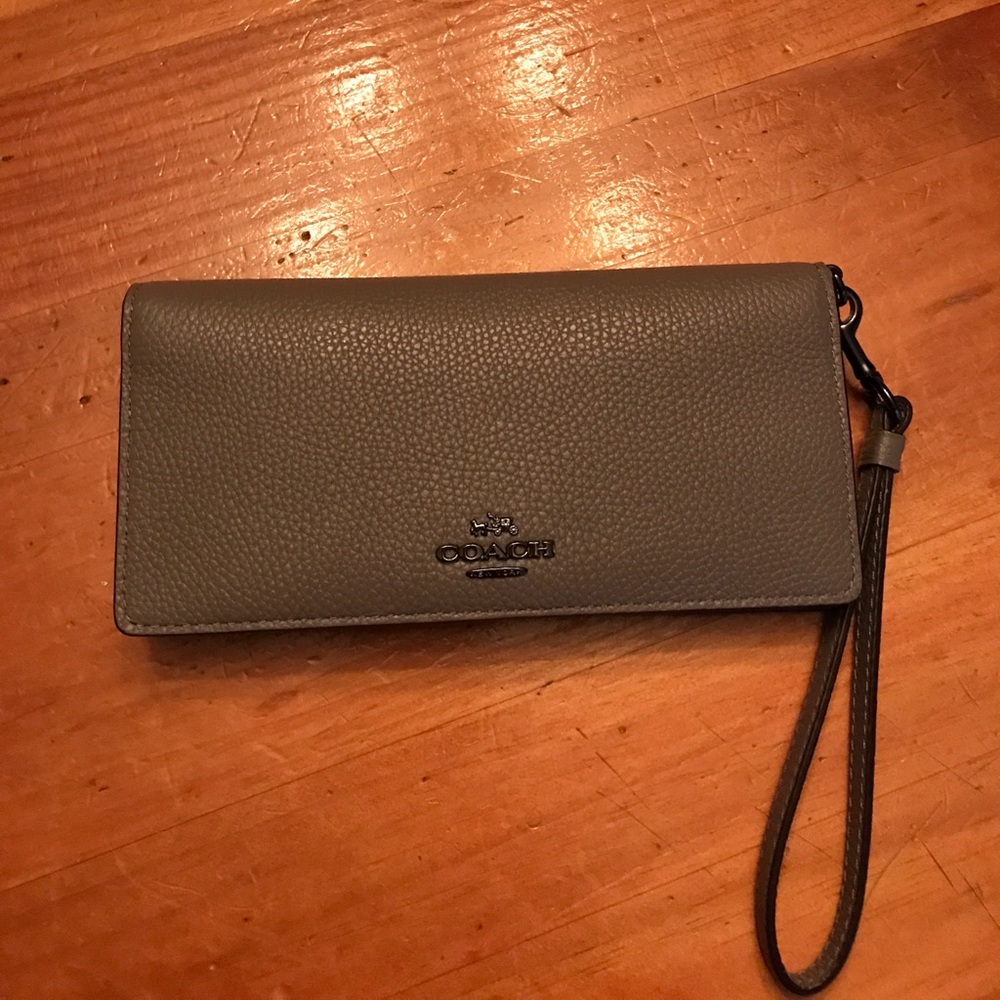 Coach Wristlet Like New!!