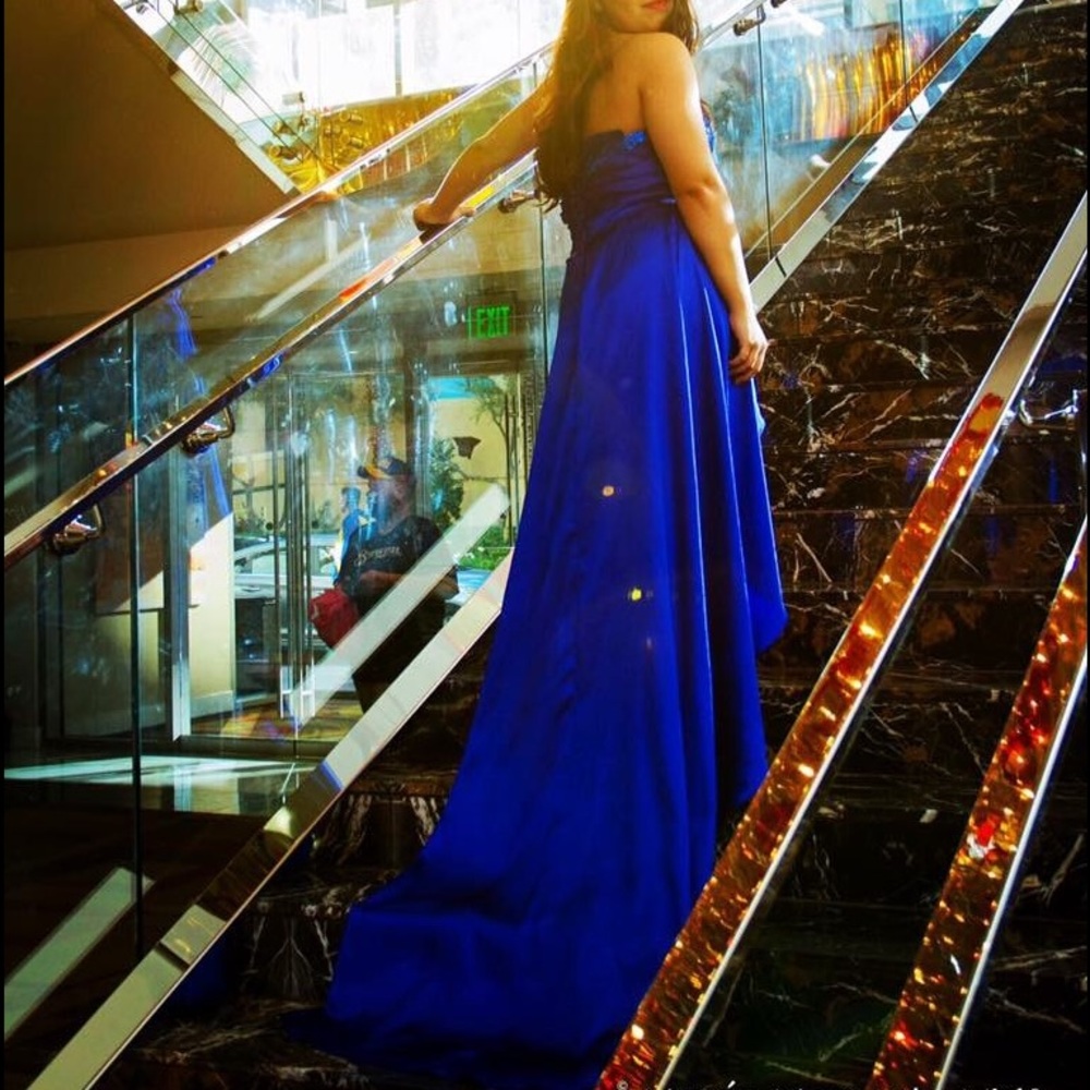 Blue Party/Prom dress made of silk fabric - size M
