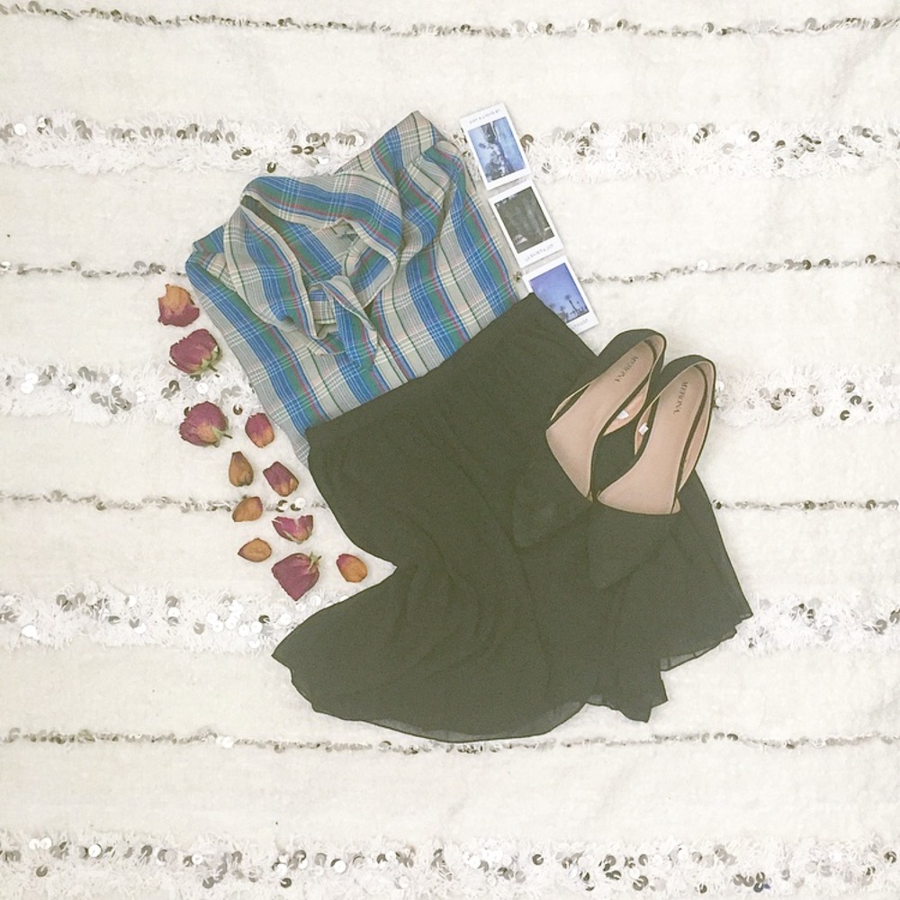 • Zara • Black Pleated Mini Skirt •