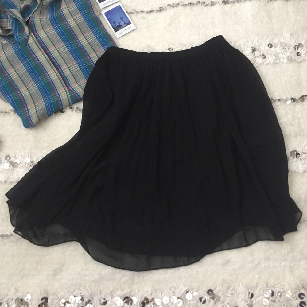• Zara • Black Pleated Mini Skirt • - Picture 4 of 5