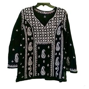 Flowy tunic with white and pink embroidery