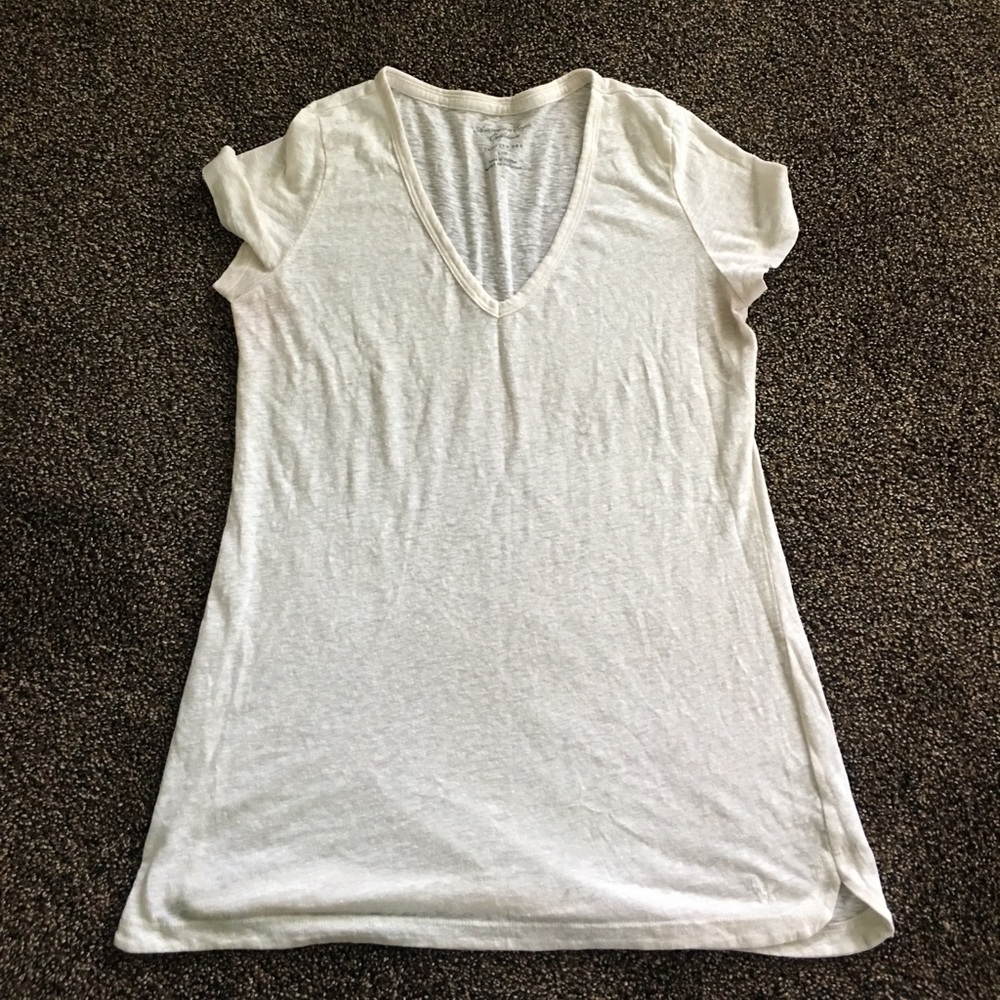 American eagle white v-neck