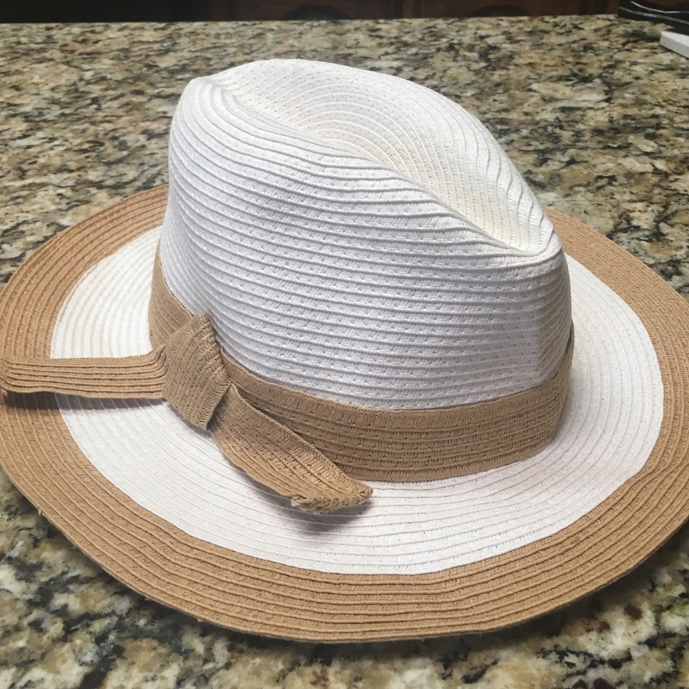 Vince Camuto Hat! White/ Tan. Super cute!!!
