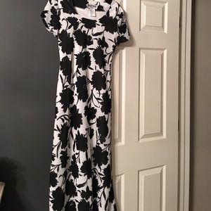 RONNI NICOLE BLACK WHITE LONG DRESS SIZE 8P