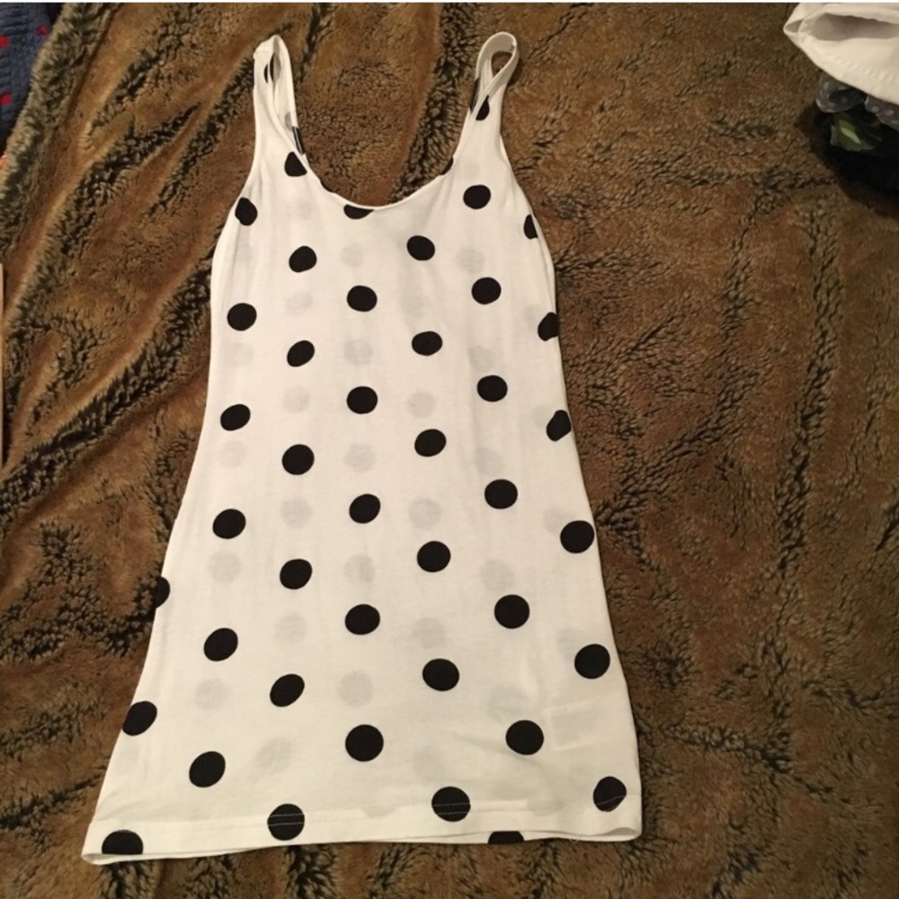 H&M black and white polka dot tank!! 👽👀