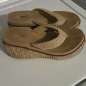 Volatile wedge flip flops, tan