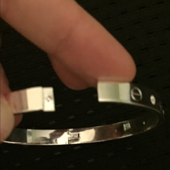 New 18K Gold Plated Stainless Steel Screw Bracelet - Picture 5 of 5