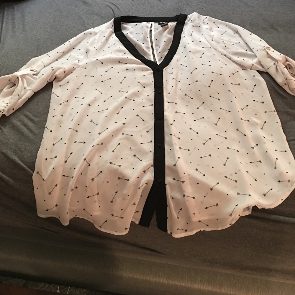 Black and white arrow blouse