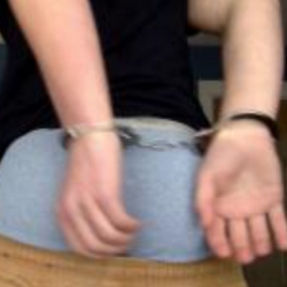 Meet your Posher, Boxerbriefsaggerhandcuffed