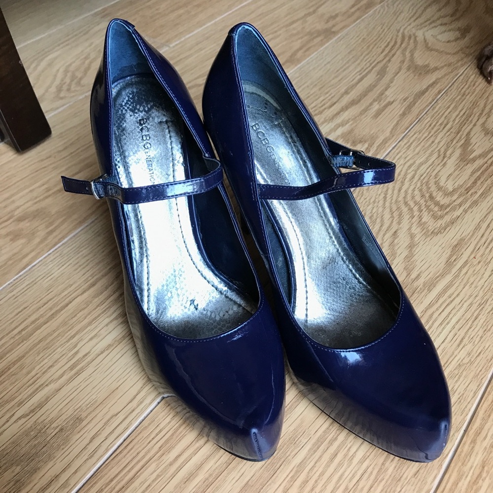 BCBG navy heels