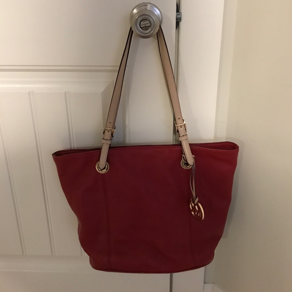 MK handbag. Price negotiable, send me your offers!
