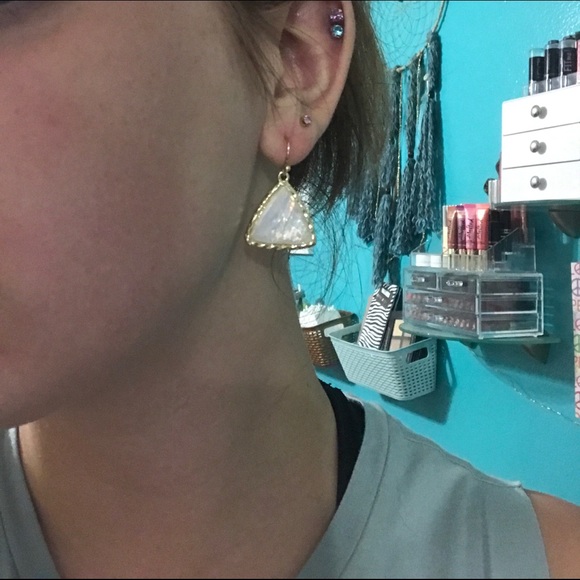 3 for $25 Beautiful Iridescent Dangle Earrings - Picture 4 of 4