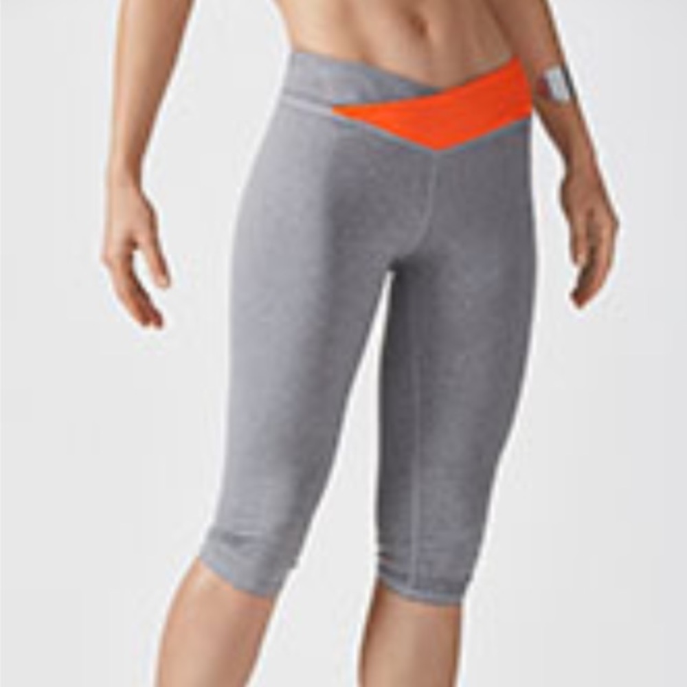 ✨Fabletics Capris- Winn Midrise Crop