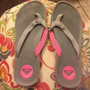 Pink/gray Roxy flip flops